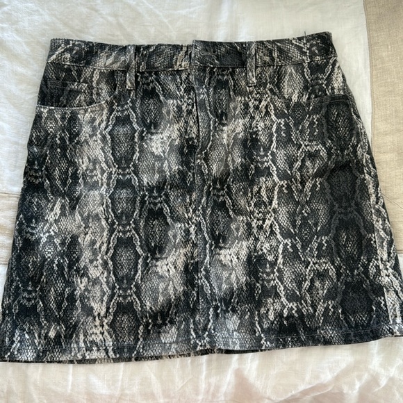 Zara Denim Snake Print Mini Skirt Size M - Picture 1 of 3